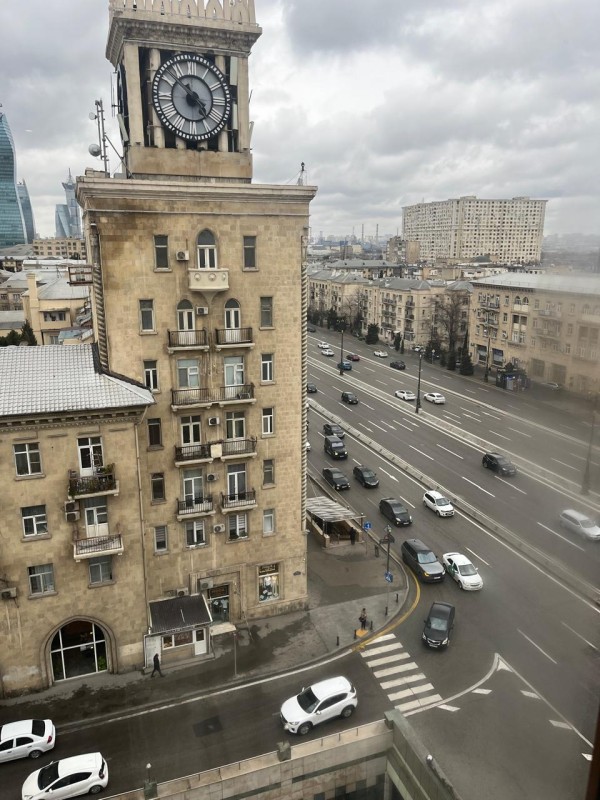 Spacious 4-Room Apartment Near Narimanov Metro